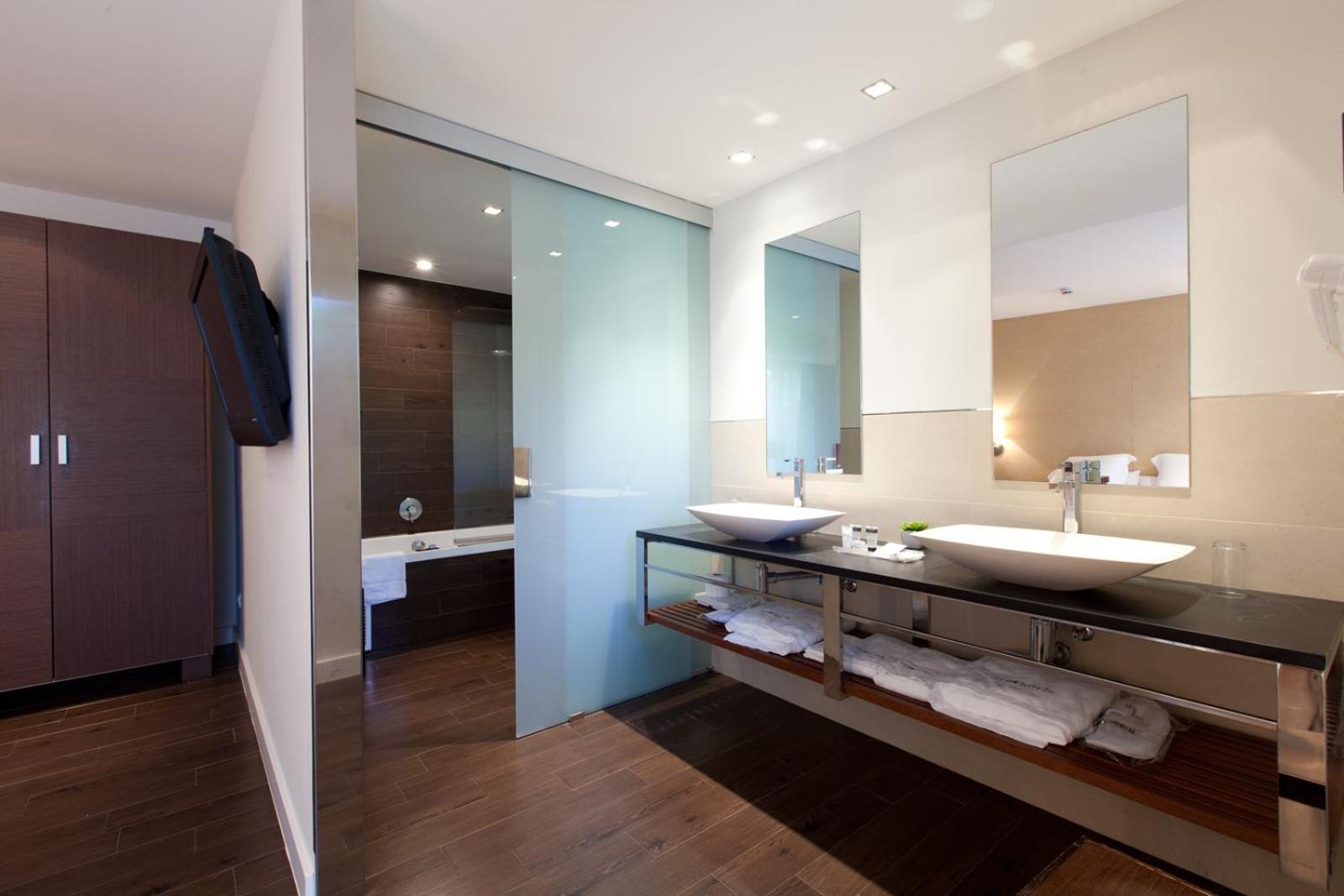 Habitación Doble con cama supletoria (3 adultos)